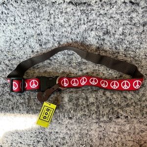 0ld Navy dog collar Measures 16-26 “. Peace signs BNWT